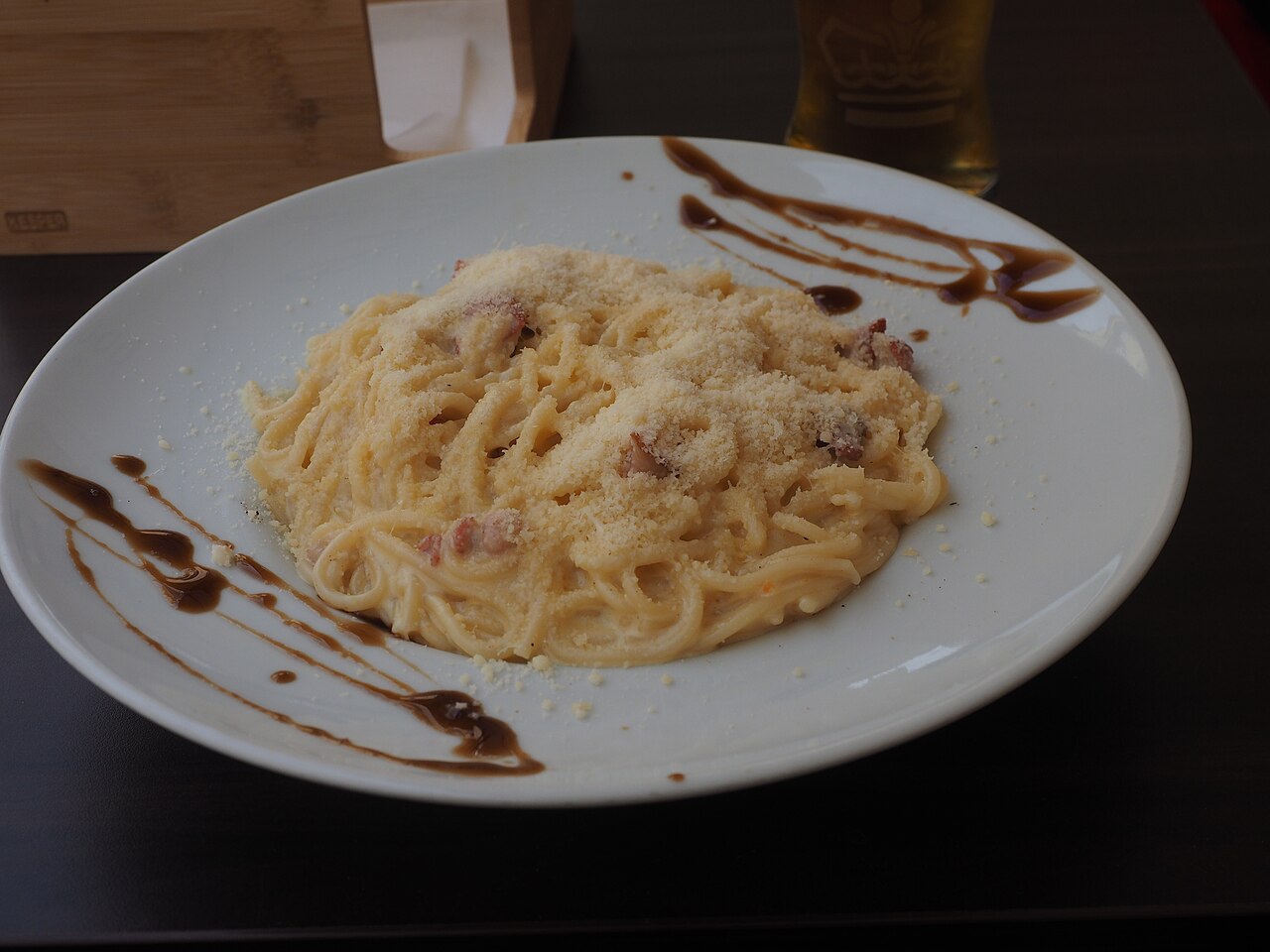 A plate of spaghetti carbonara
